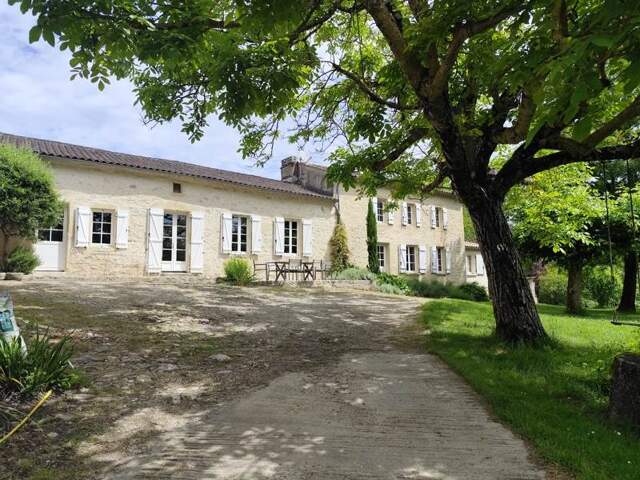 Maison en pierre de 6 pièces principales — photo du bien