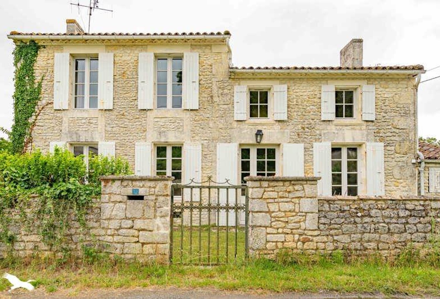 Maison en pierre de 8 pièces principales — photo 1