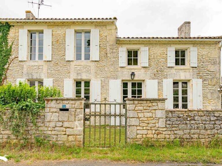 Maison en pierre de 8 pièces principales — photo 1