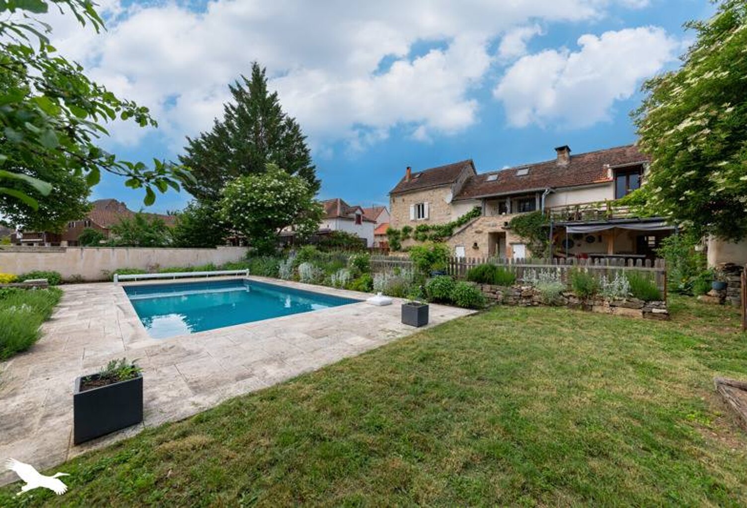 Maison en pierre de 6 pièces principales — photo 1