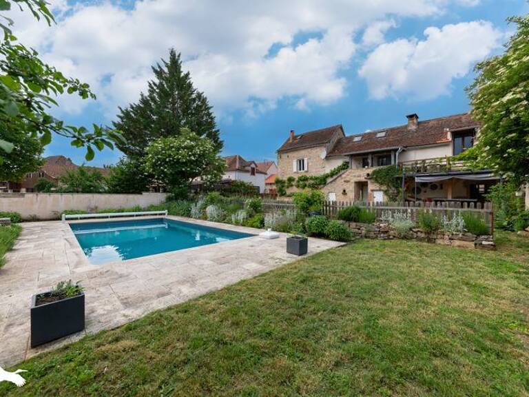 Maison en pierre de 6 pièces principales — photo 1