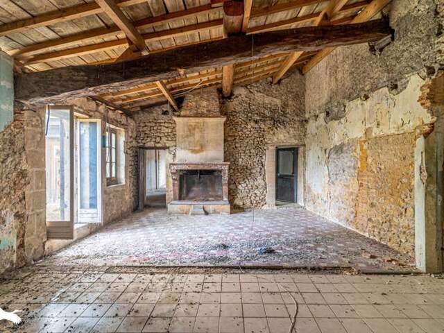 Maison en pierre de 6 pièces principales — photo du bien