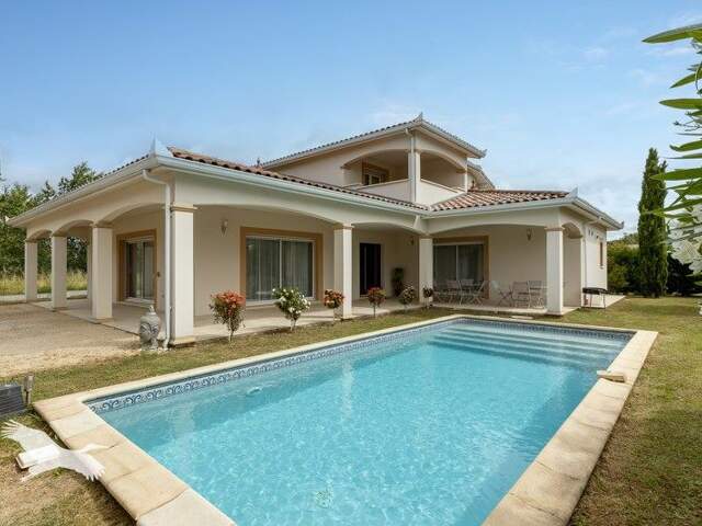 Villa de 7 pièces principales — photo du bien