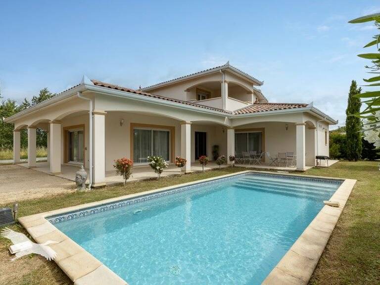 Villa de 7 pièces principales — photo 1