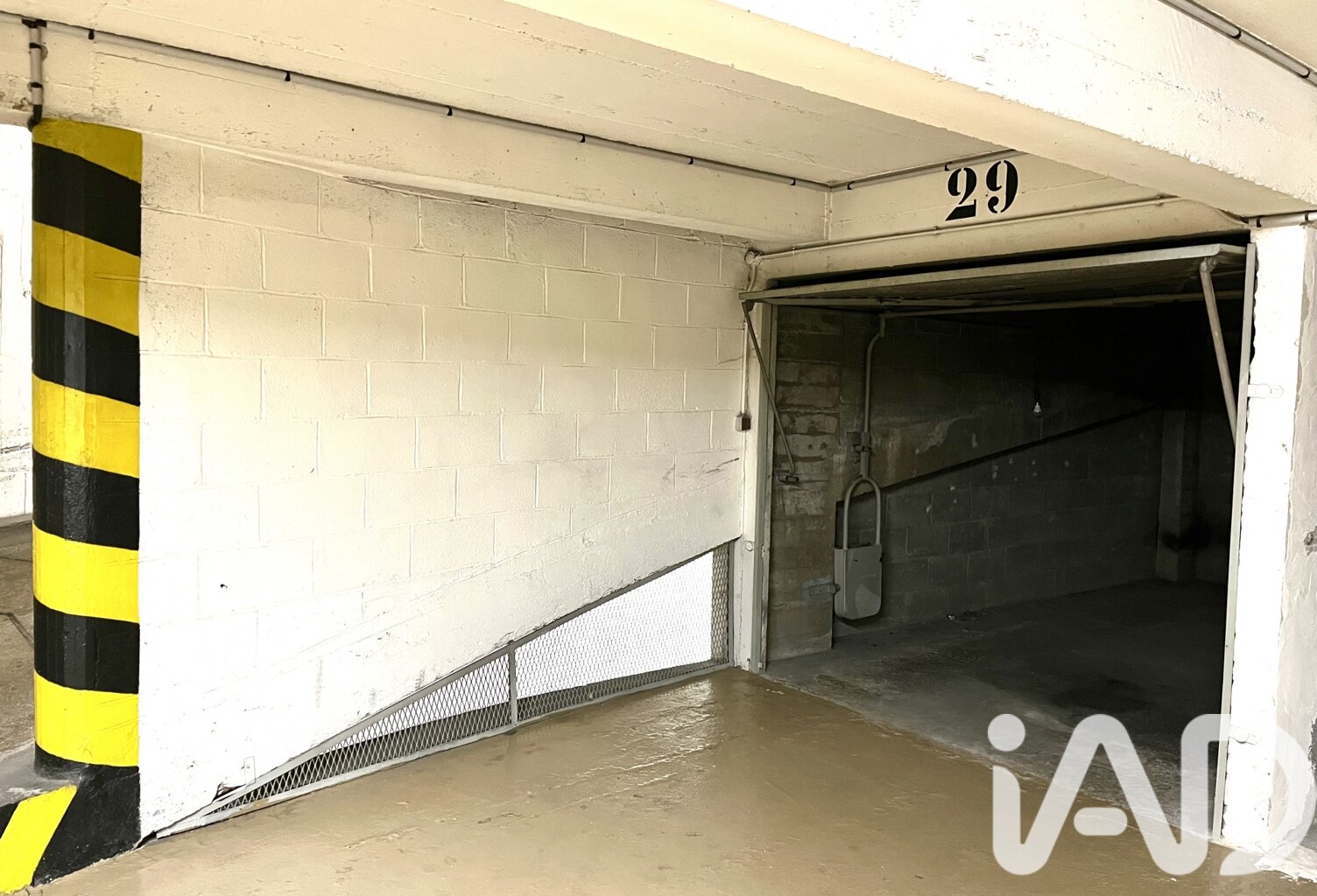 Vente Garage 13 m&sup2; — photo 1