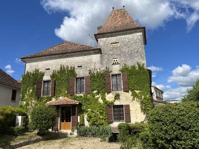 Maison de bourg de 6 pièces principales — photo du bien