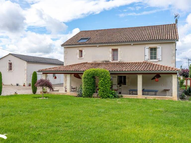 Villa de 8 pièces principales — photo 1