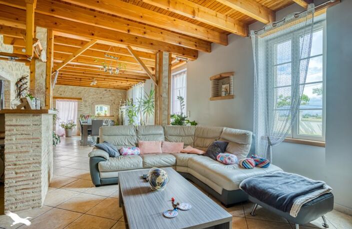 Villa de 8 pièces principales — photo 2