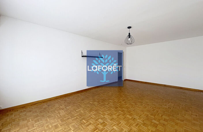 VALENCIENNES CENTRE VILLE Appartement de Type 3 de 74,36 m2, très lumineux avec stationnement privatif et sécurisé — photo 3