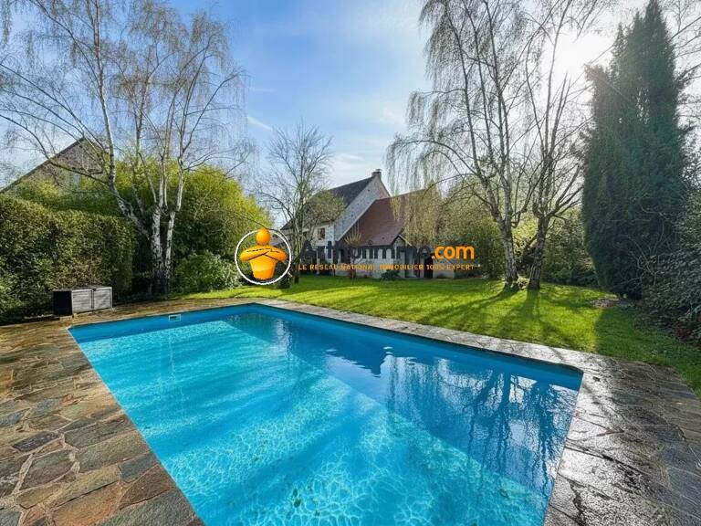 Propriété  280 m²  5 chambres  Terrain : 1219m²  Piscine  DPE : D — photo 1