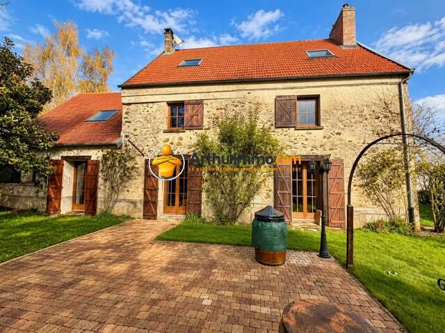 Maison T8 - 280 m² - 5 chambres - Terrain 1219m² - Piscine - DPE : D — photo du bien