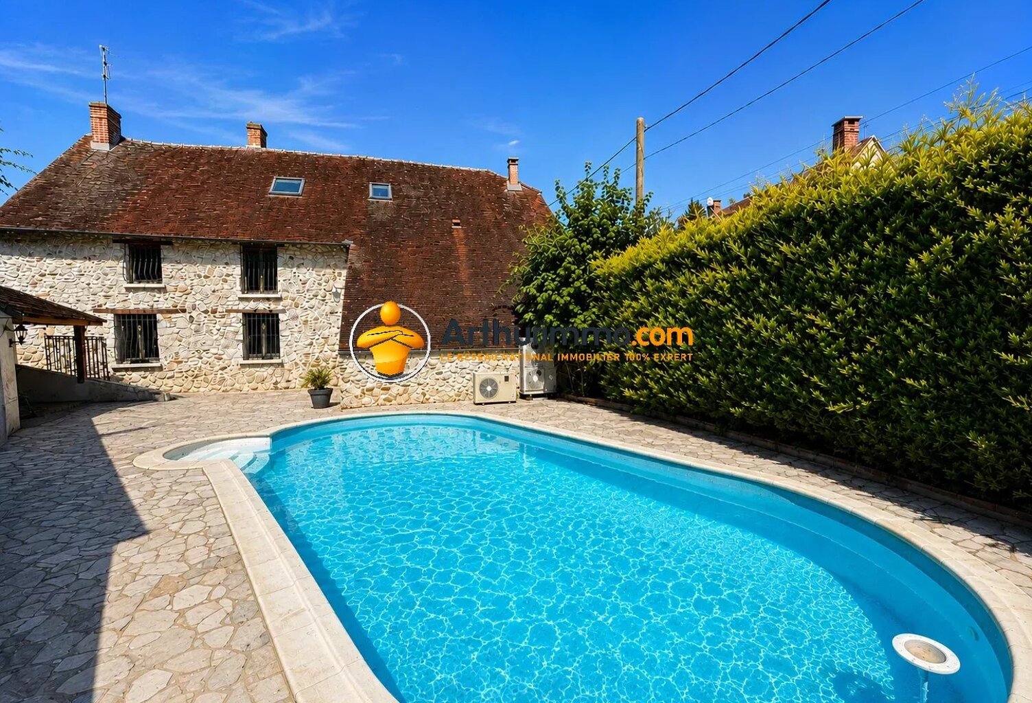 Maison Briard T8  252 m²  Terrain 1135 M²  Piscine  DPE : C — photo 1
