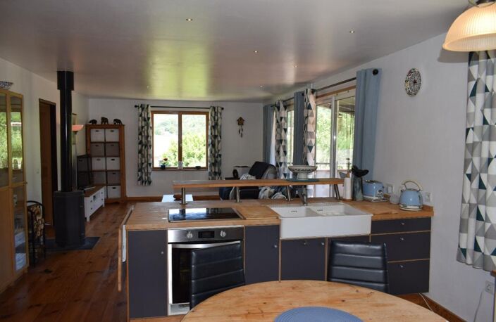 Villa — photo 2