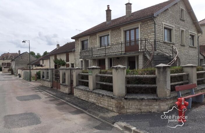 Maison 4 pièces avec dépendances dans village calme — photo 2