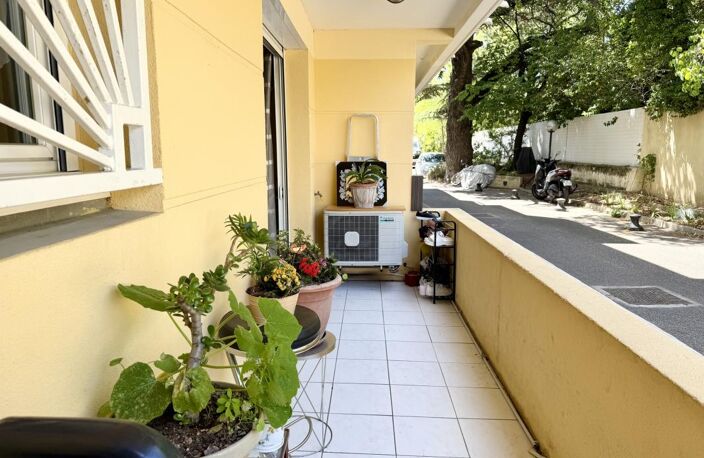 Charmant 2 pièces en résidence sécurisée avec terrasse — photo 3