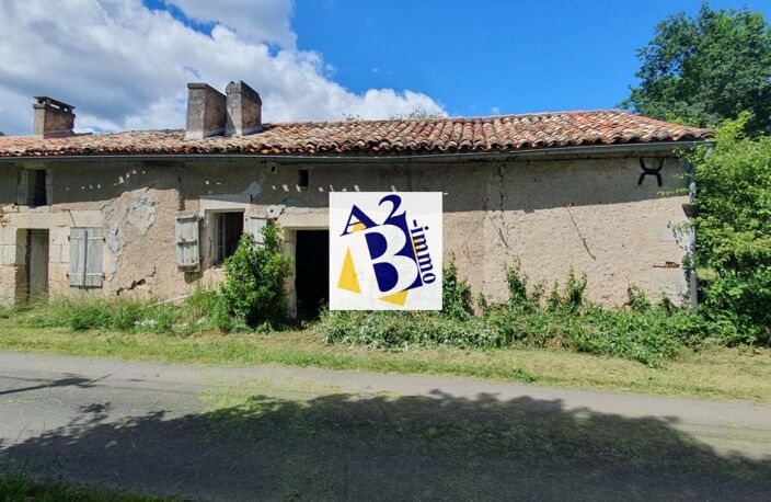 Charras, maison à rénover, terrain 8000m² — photo 2