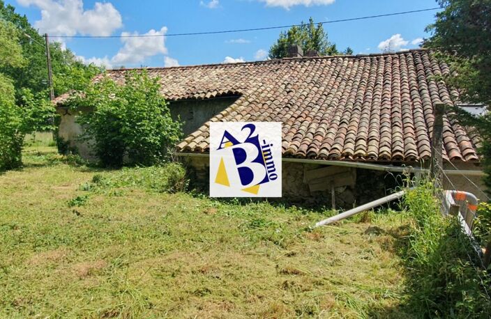 Charras, maison à rénover, terrain 8000m² — photo 3