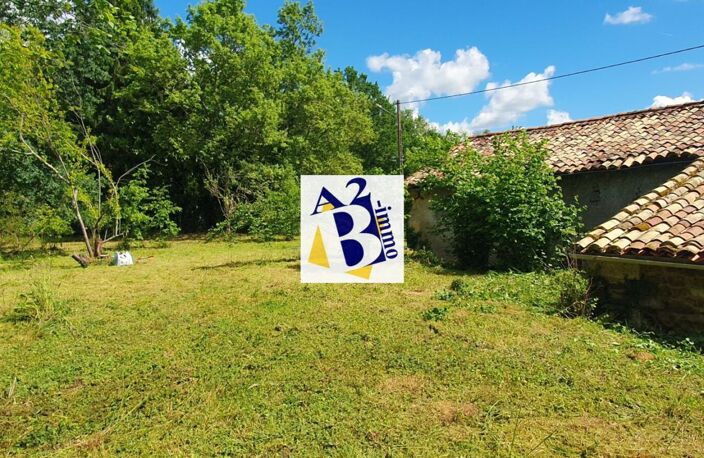 Charras, maison à rénover, terrain 8000m² — photo 4