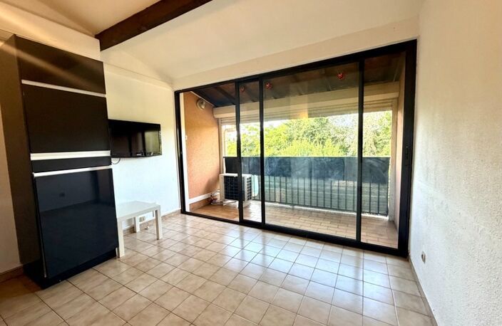 STUDIO CLIMATISÉ AVEC BALCON ET PARKING  AIGUES MORTES — photo 5
