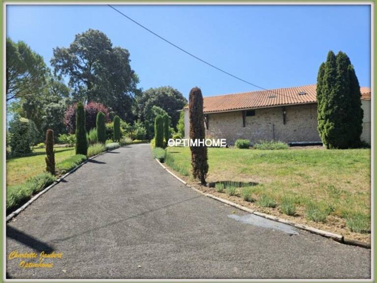 Maison contemporaine avec piscine, appartement indépendant et vaste terrain arboré — photo 1