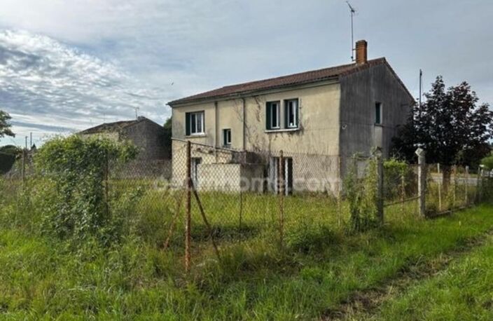 Maison 8 pièces à rénover de 200 m² avec permis accepté pour création de 2 logements – Moulidars (16290) — photo 3