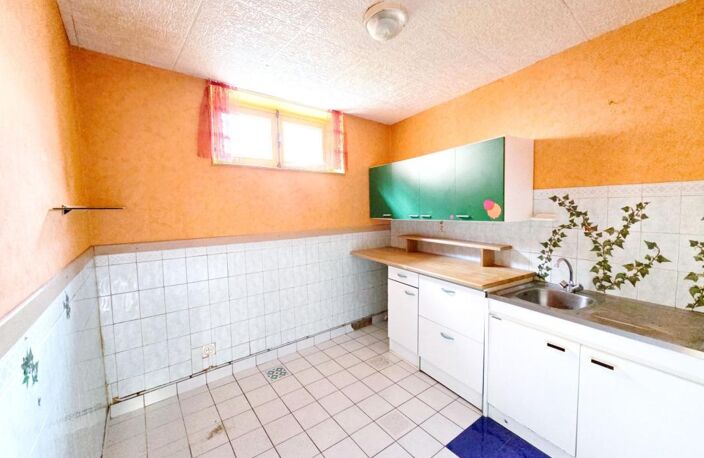 *** LOCAL COMMERCIAL + MAISON A RENOVER EN CENTRE VILLE - BILLOM 63160 *** — photo 2