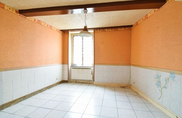 *** LOCAL COMMERCIAL + MAISON A RENOVER EN CENTRE VILLE - BILLOM 63160 *** — photo 4