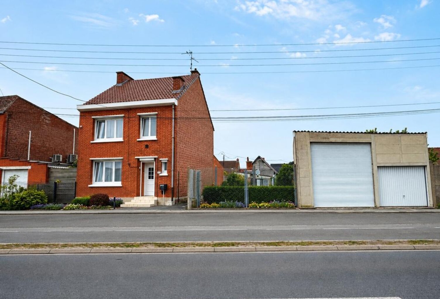 RACHES - LOT MAISON + DÉPENDANCE + 2 DOUBLES GARAGES — photo 1