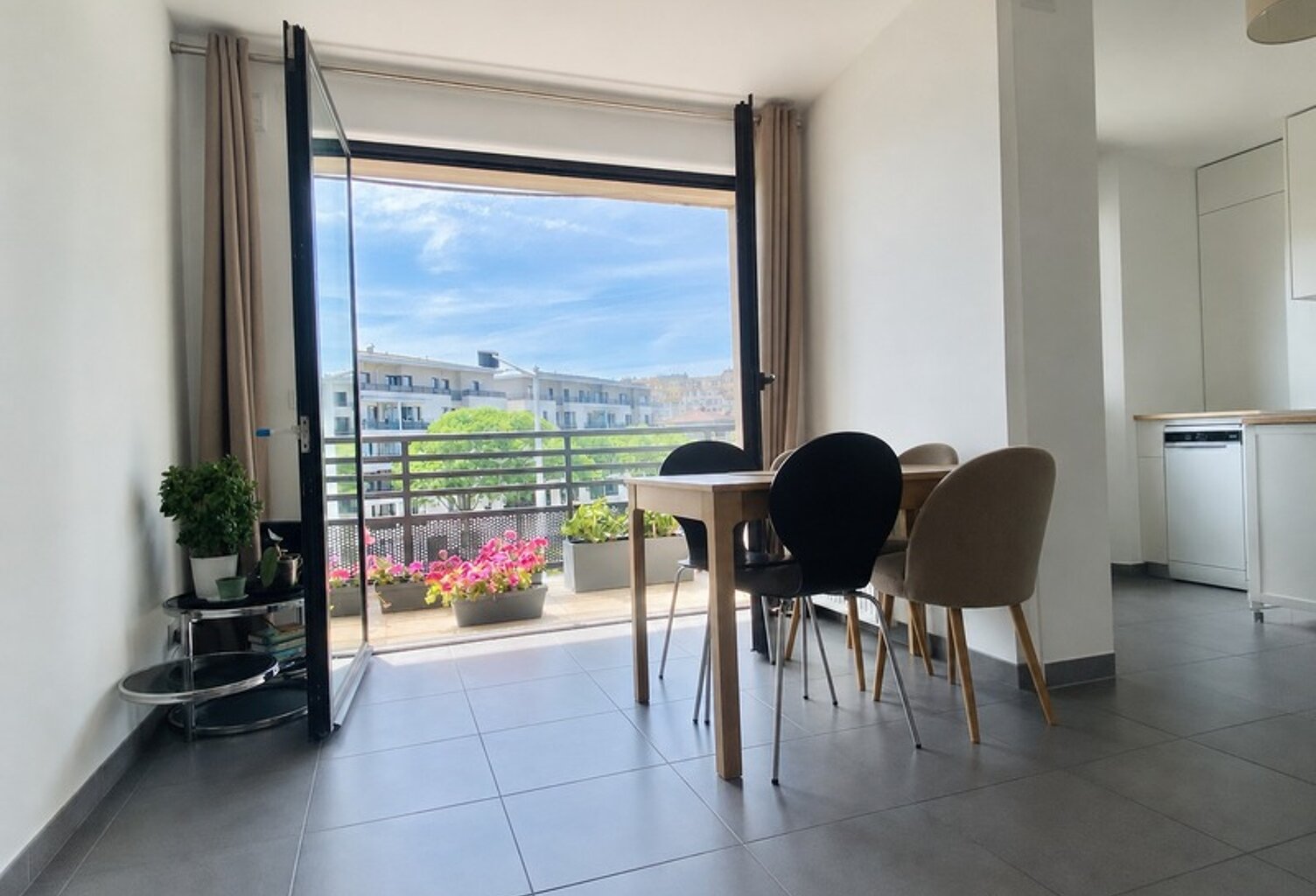 APPARTEMENT 2 PIECES EN DUPLEX NANTERRE (92) — photo 1
