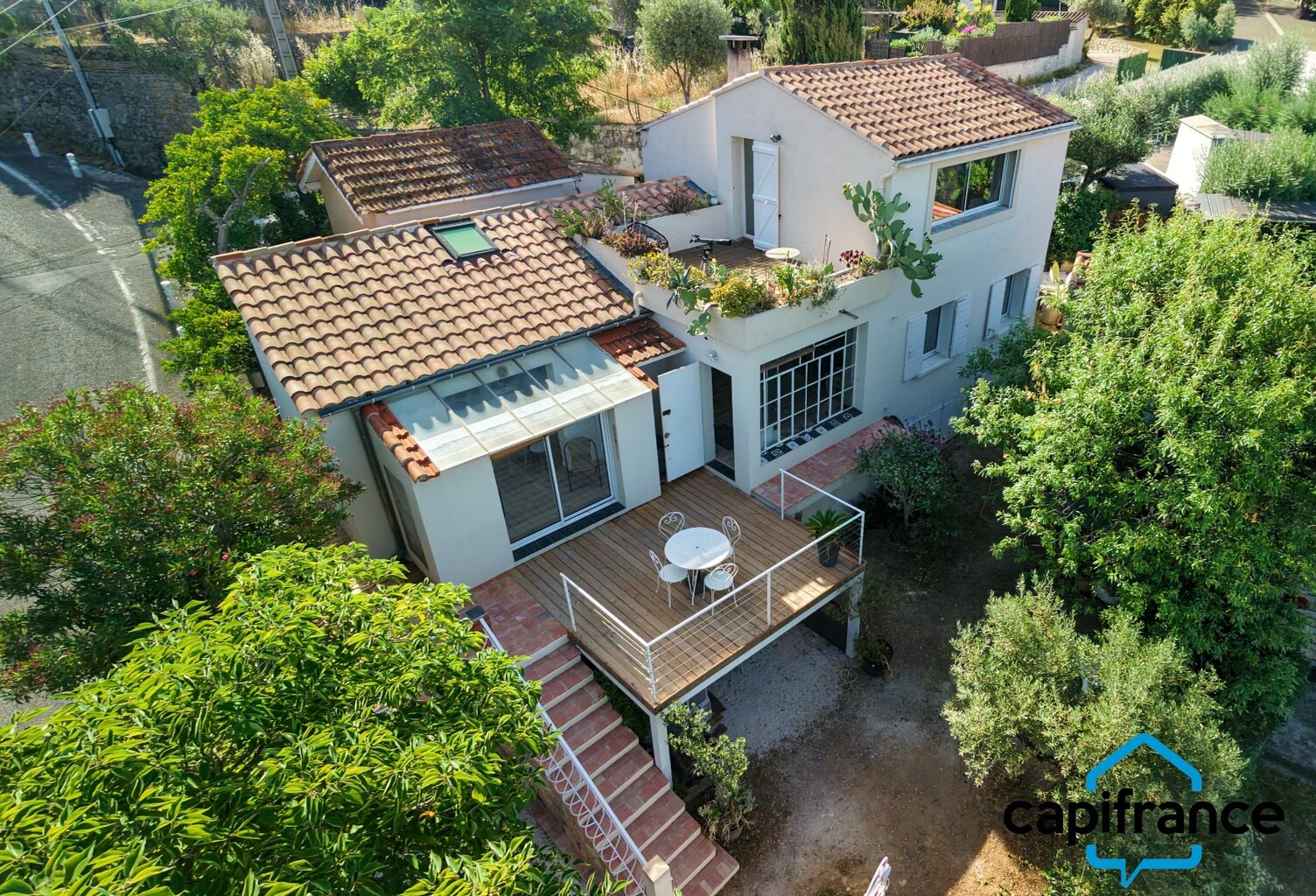 83 Ollioules La Courtine, Maison entierement rénovée avec goût, de 123 m2 (avec un studio) sur 386 m2 stationnement facile — photo 1