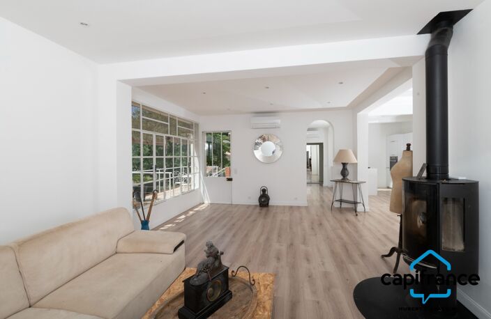 83 Ollioules La Courtine, Maison entierement rénovée avec goût, de 123 m2 (avec un studio) sur 386 m2 stationnement facile — photo 2