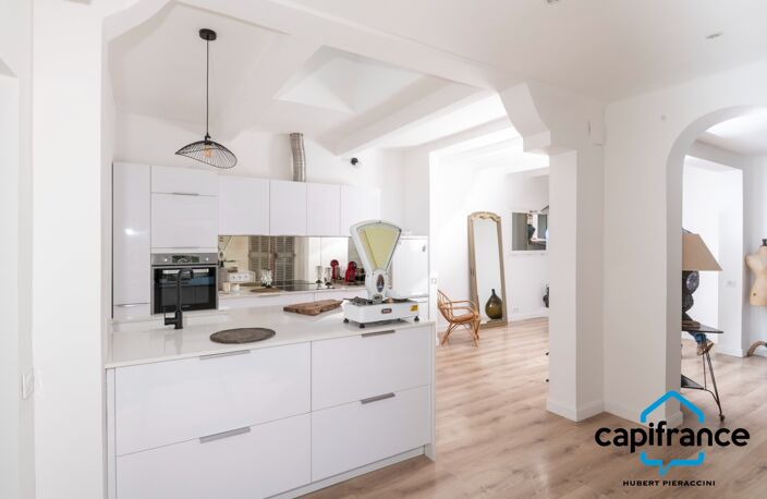 83 Ollioules La Courtine, Maison entierement rénovée avec goût, de 123 m2 (avec un studio) sur 386 m2 stationnement facile — photo 4