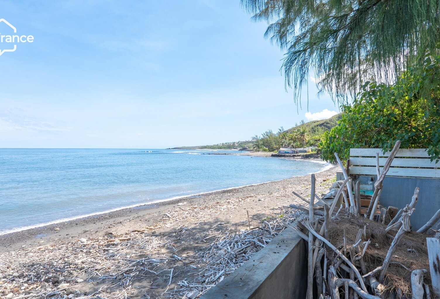 EXCLUSIVITÉ – Maison pieds dans l’eau en première ligne face à l’océan à Saint-Leu — photo 1