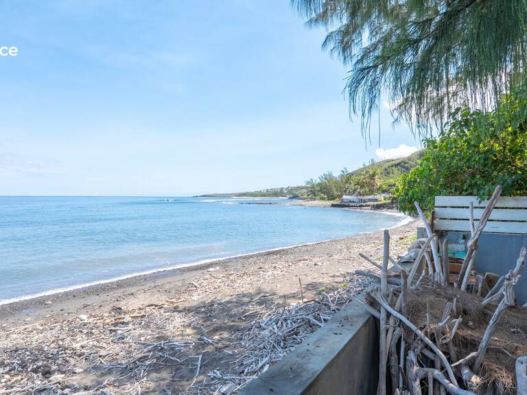 EXCLUSIVITÉ – Maison pieds dans l’eau en première ligne face à l’océan à Saint-Leu — photo 1