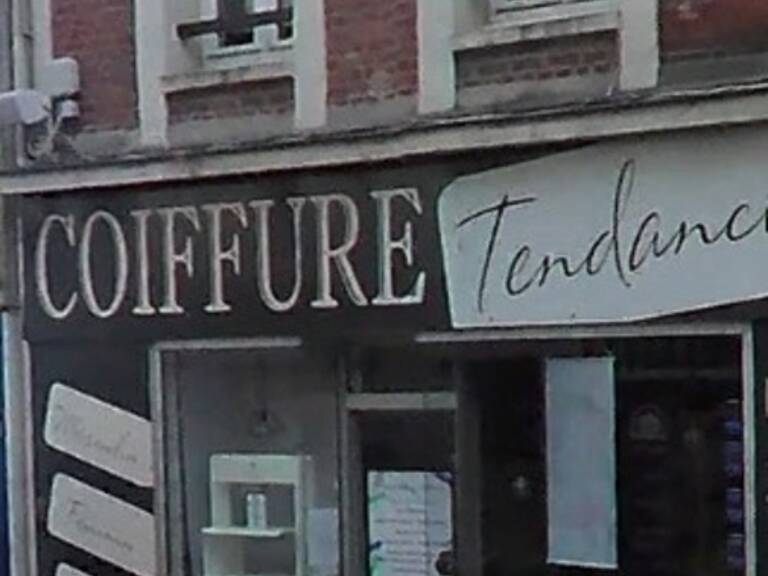 Local/bureau à vendre dans rue commerçante non piétonne BOLBEC (76) — photo 1