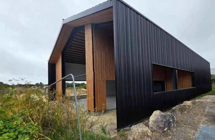 ST-PIERRE D'OLERON (17), A Louer emplacement N°1, Grand Bâtiment commercial neuf 396m² sur terrain 1.250m² — photo 3