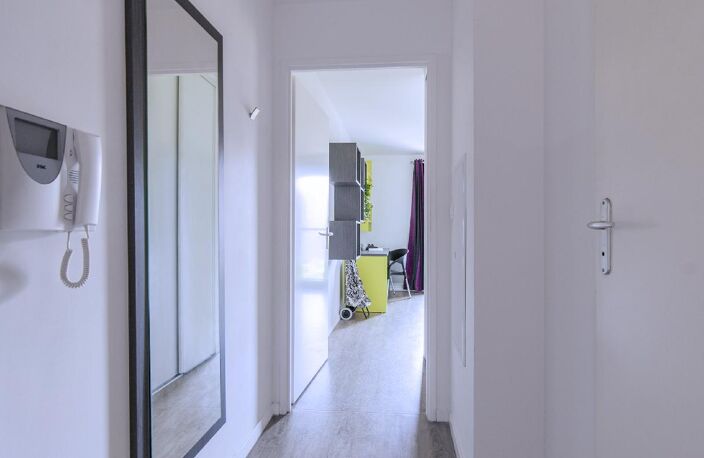 Studio meublé en résidence récente avec faibles charges de copropriété et forte demande locative — photo 3