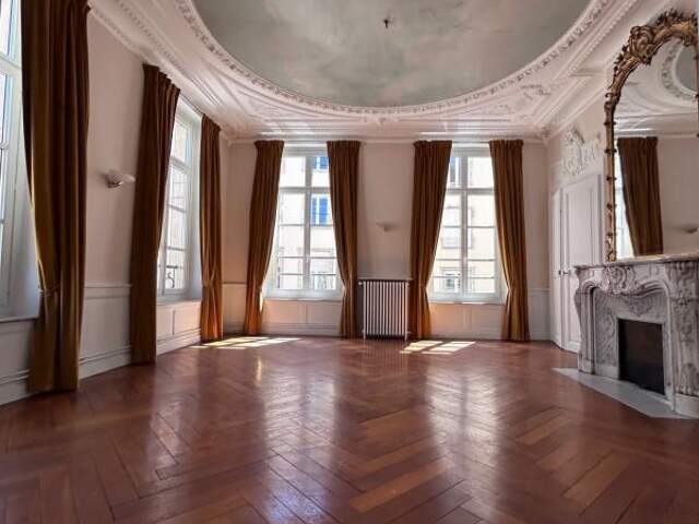 A louer - Superbe appartement F5 de 180 m2 à louer NANCY CEN — photo du bien