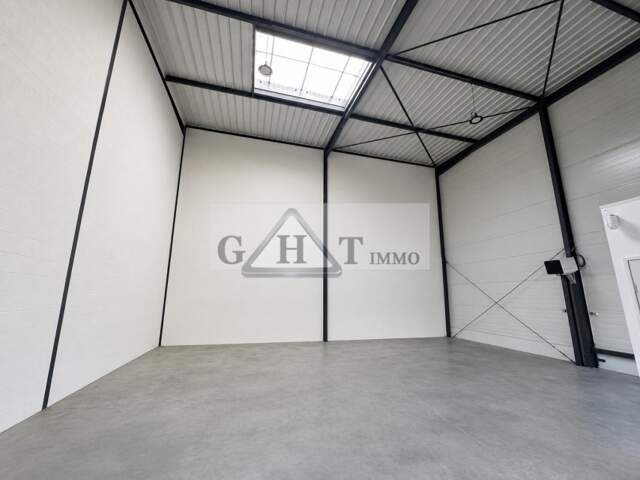 ENTREPOT 113 M² A LOUER BUSSY SAINT GEORGES — photo du bien