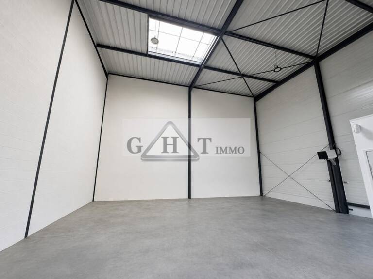 ENTREPOT 113 M² A LOUER BUSSY SAINT GEORGES — photo 1