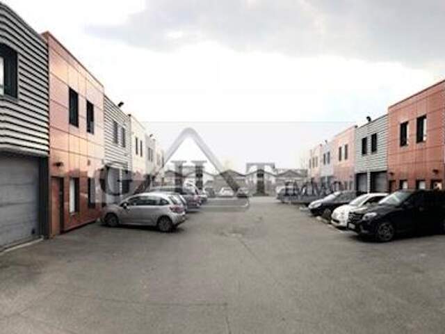 ENTREPÔT / BUREAUX 224 M² Á LOUER — photo du bien