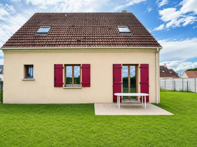 Maison de 6 pièces de 130 m² à Crèvecœur-le-Grand — photo 1