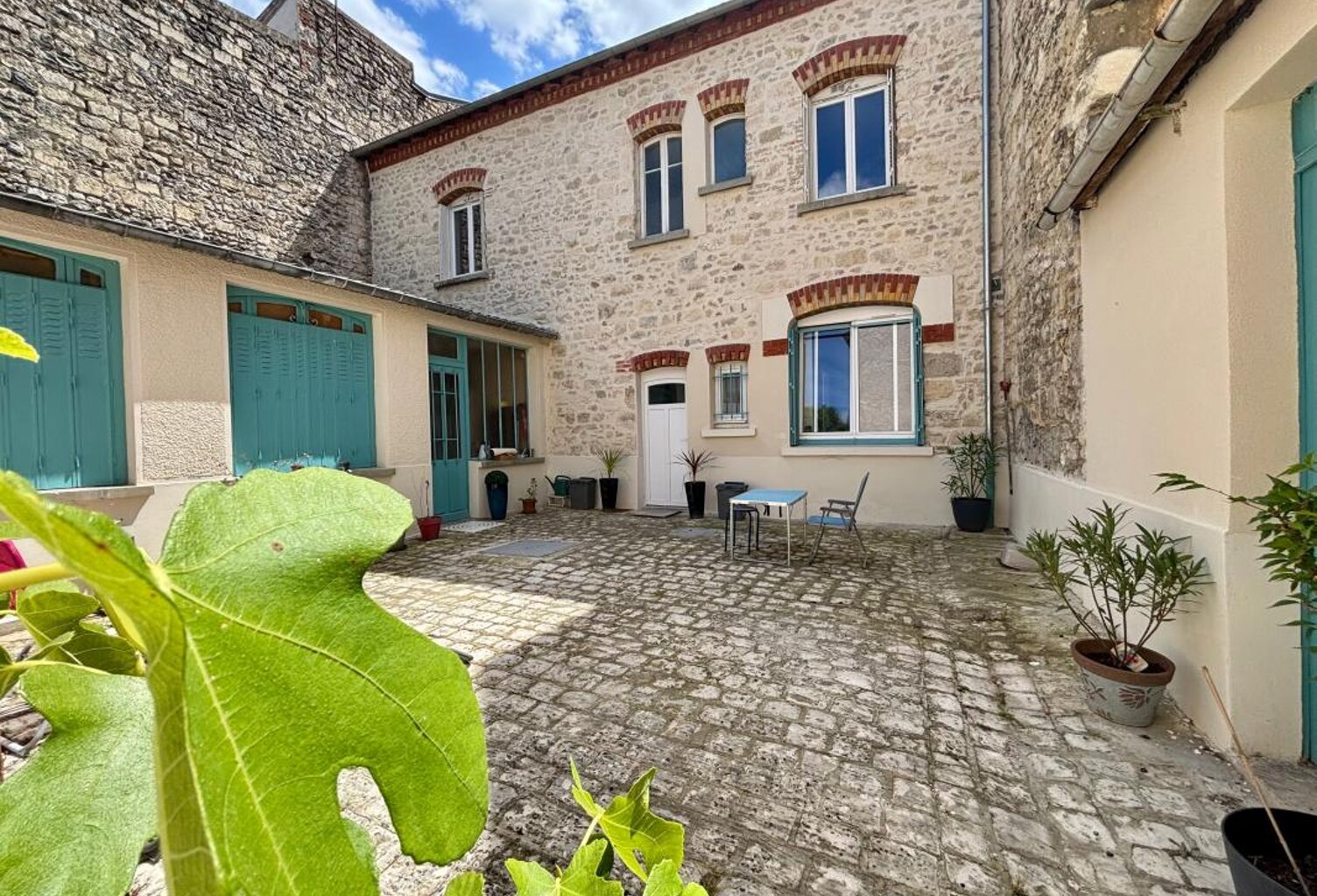 IMMEUBLE DE  RAPPORT OU GRANDE MAISON FAMILLIALE EN PLEIN CŒUR DE FISMES ! — photo 1