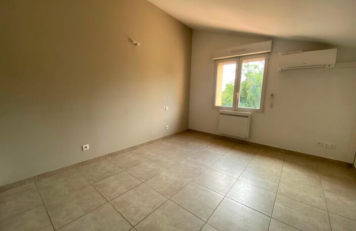 Location maison 4 pièces 91 m² à Thuir (66300) — photo 3