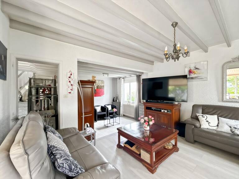 Garage 80 m², terrain 1 800 m² : un bien rare aux portes de La Roche-sur-Yon — photo 1