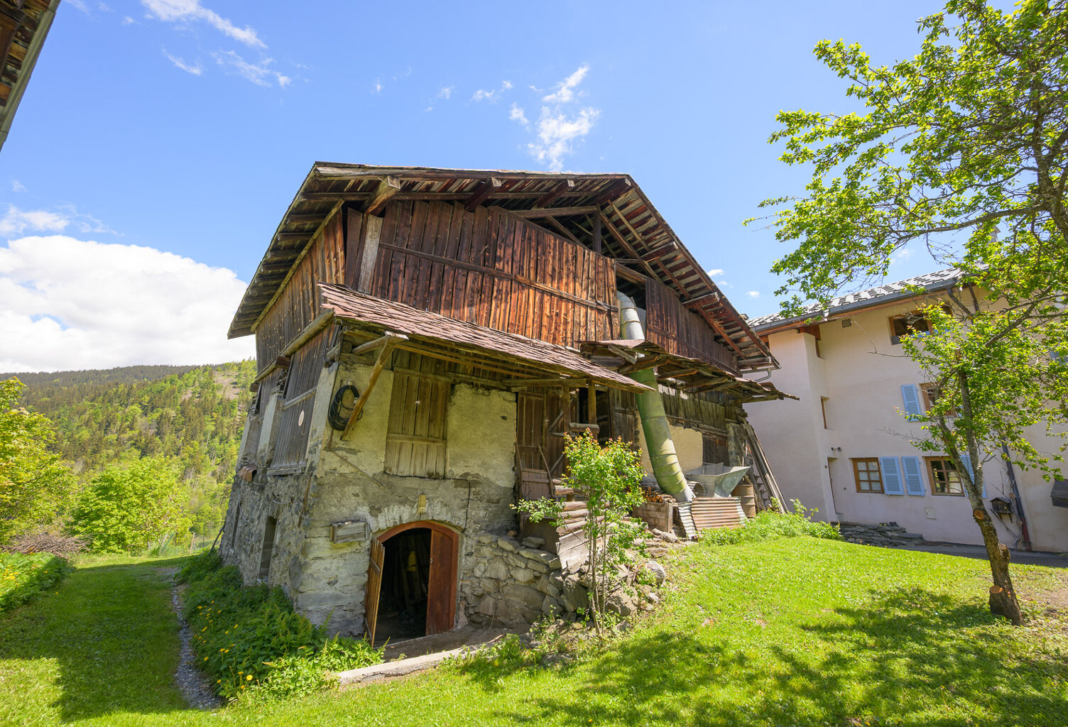 Grange à rénover entièrement – Vue dégagée et ensoleillement optimal — photo 1