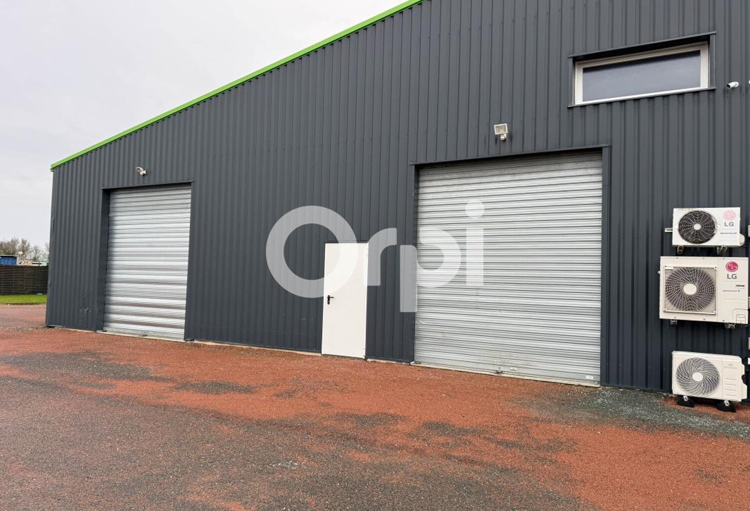 Bien Commercial À Vendre — photo 1