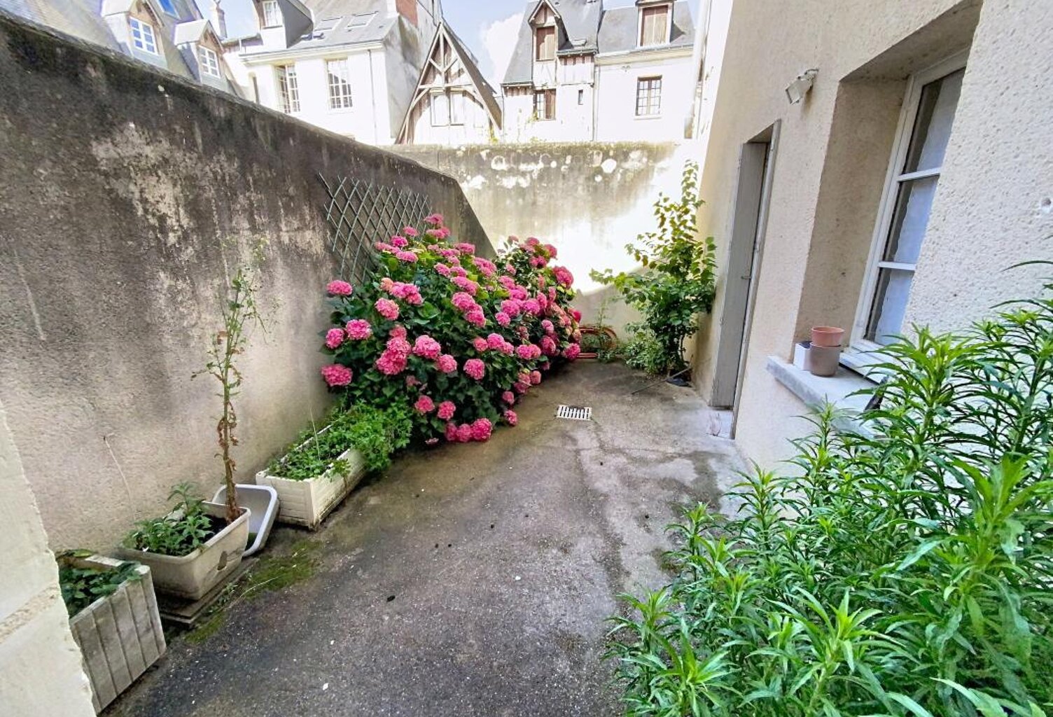Quartier des HALLES, Appartement À Vendre avec cour privative — photo 1