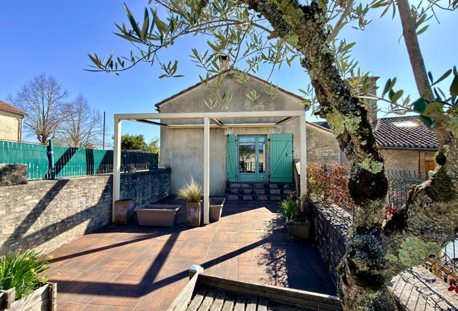Maison en pierre T3 avec terrasse — photo 1