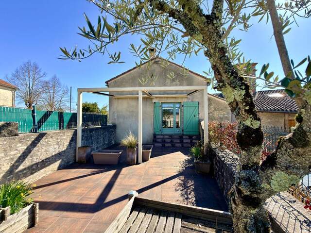 Maison en pierre T3 avec terrasse — photo du bien